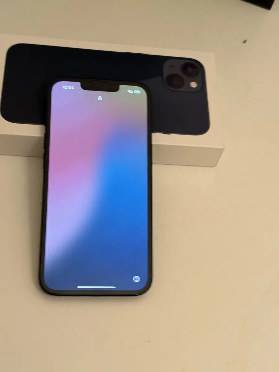 iPhone 13 - Image 3