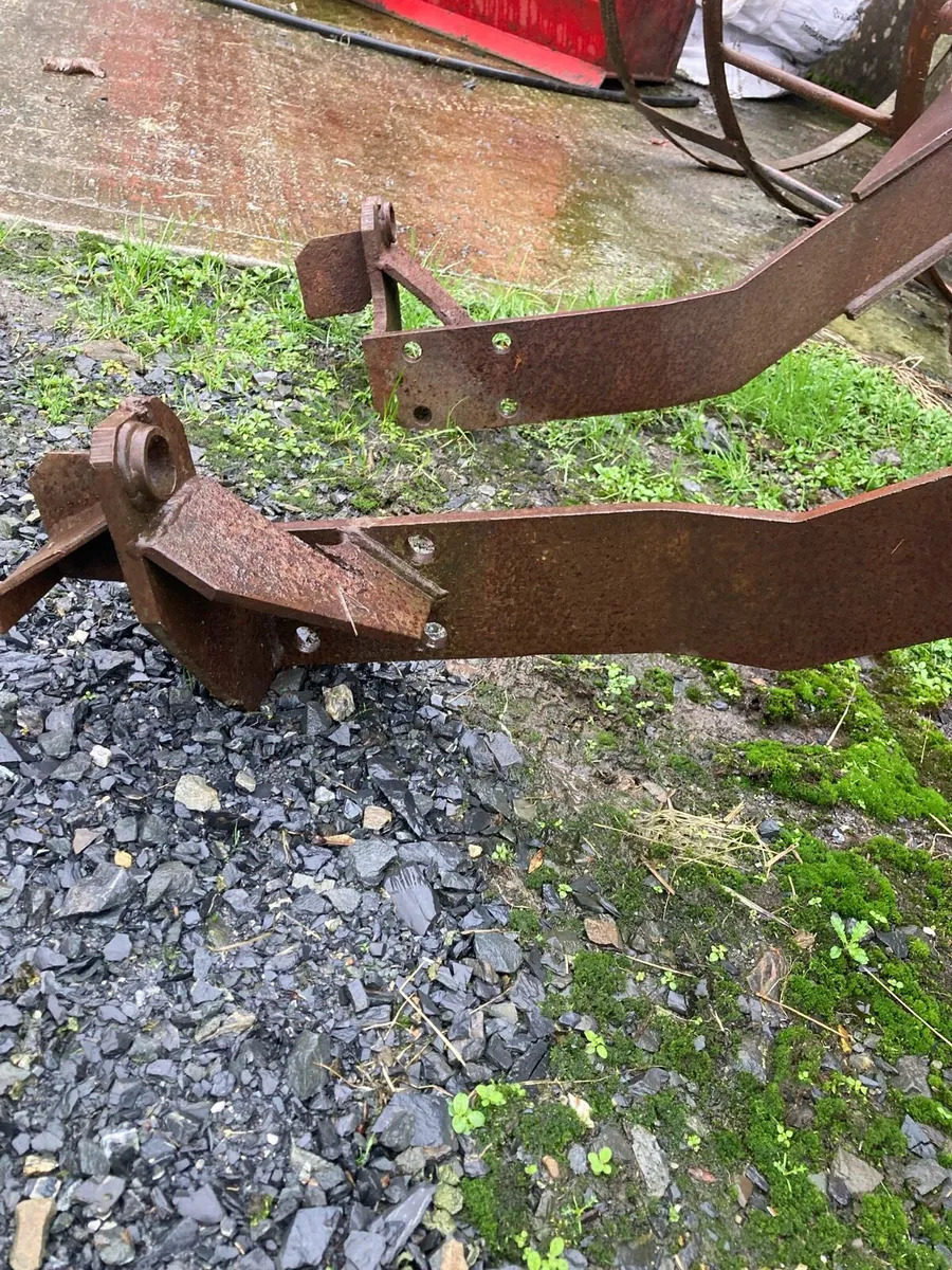 Massey Ferguson 880 Loader Brackets - Image 3
