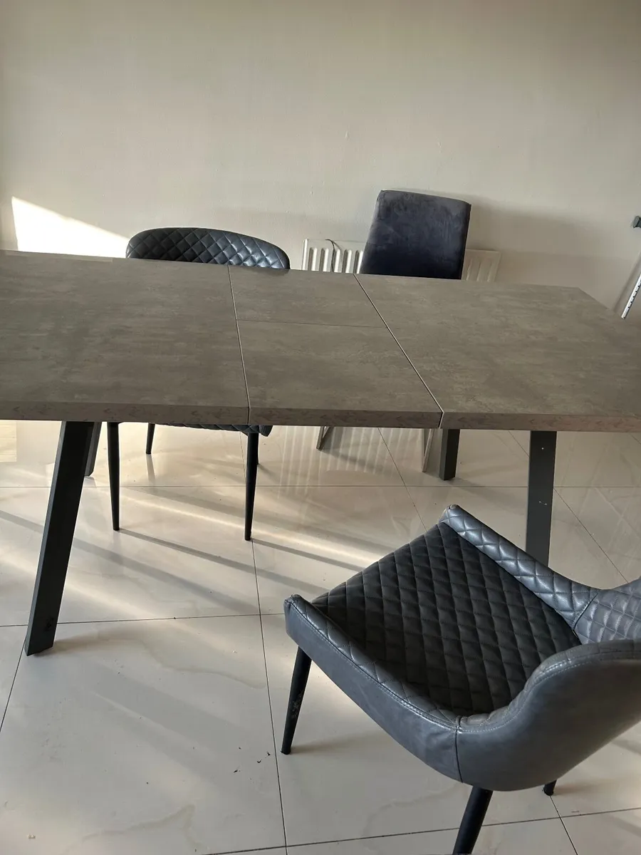 Dining table - Image 2