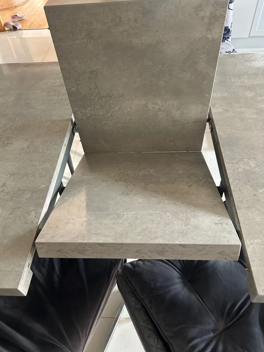 Dining table - Image 3