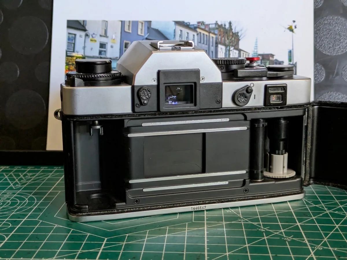 🎞️ Leica R3 Electronic SLR + Summicron R 1:2/50mm - Image 3