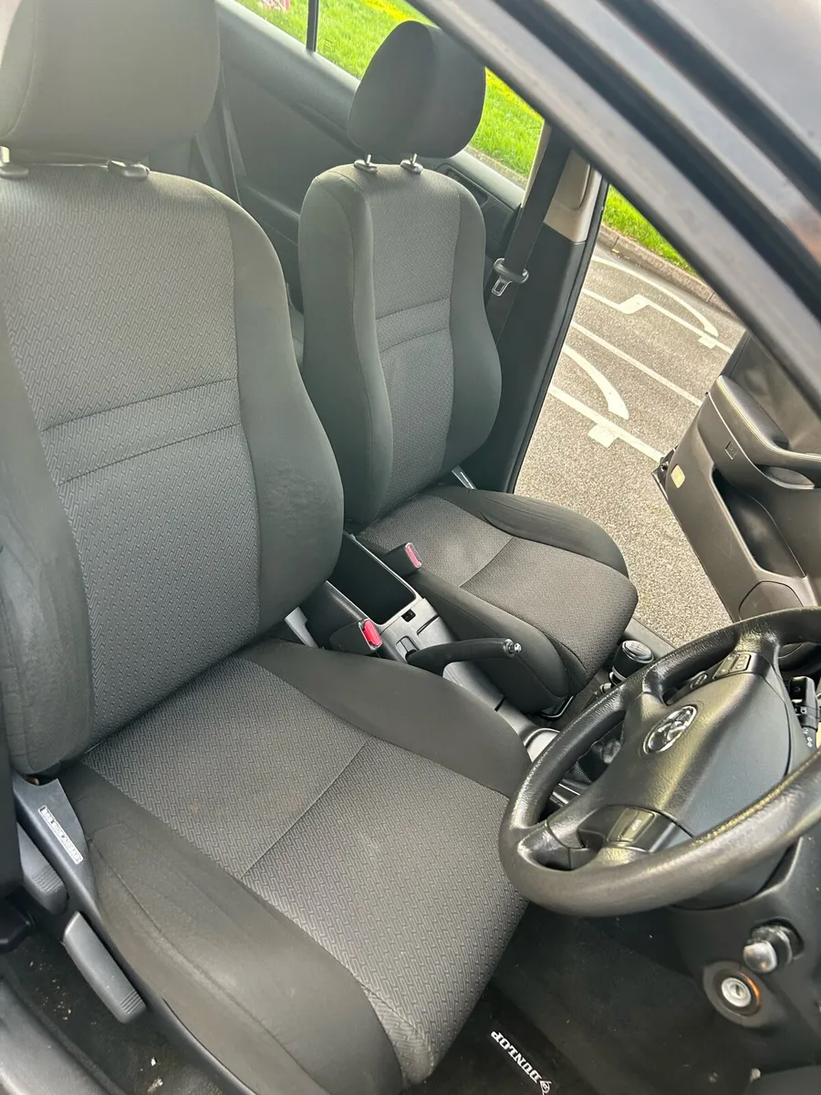 TOYOTA AVENSIS - Image 4