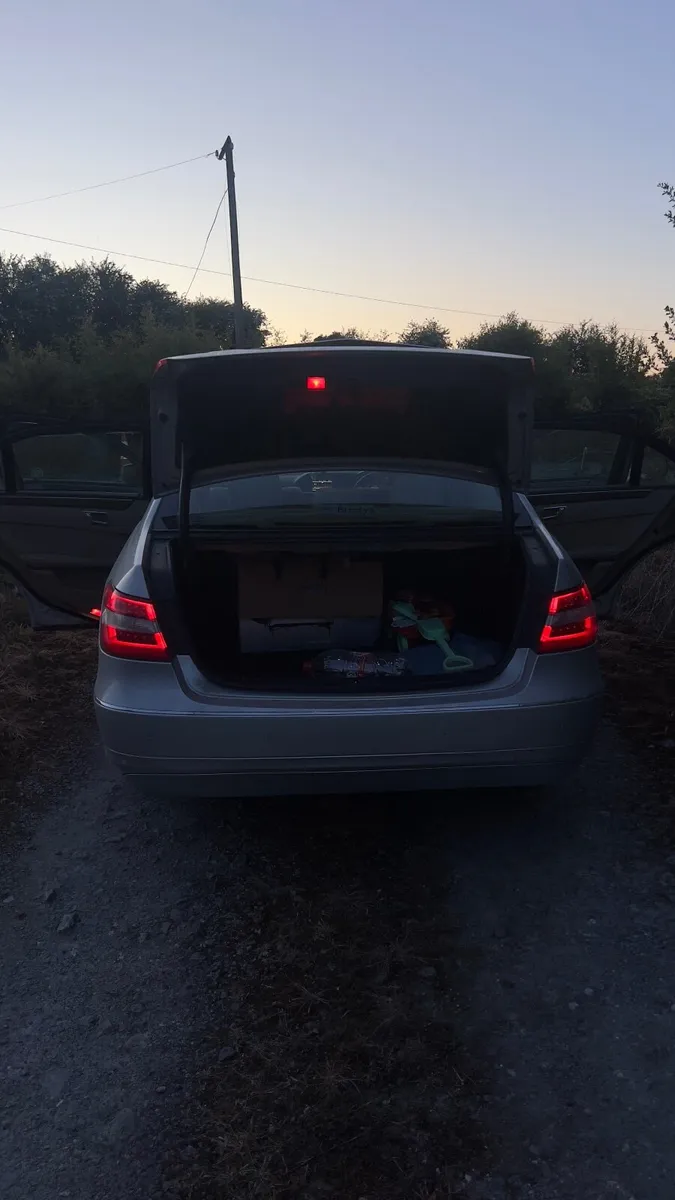 Mercedes-Benz E-Class 2011 - Image 4