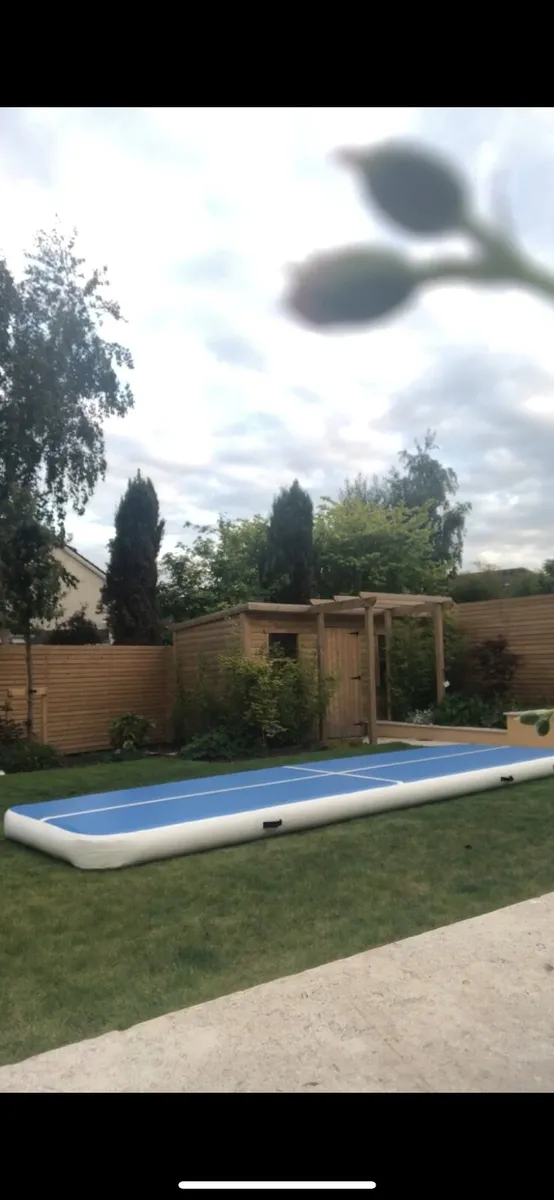 Gymnastics 5m air track with pump - Image 1
