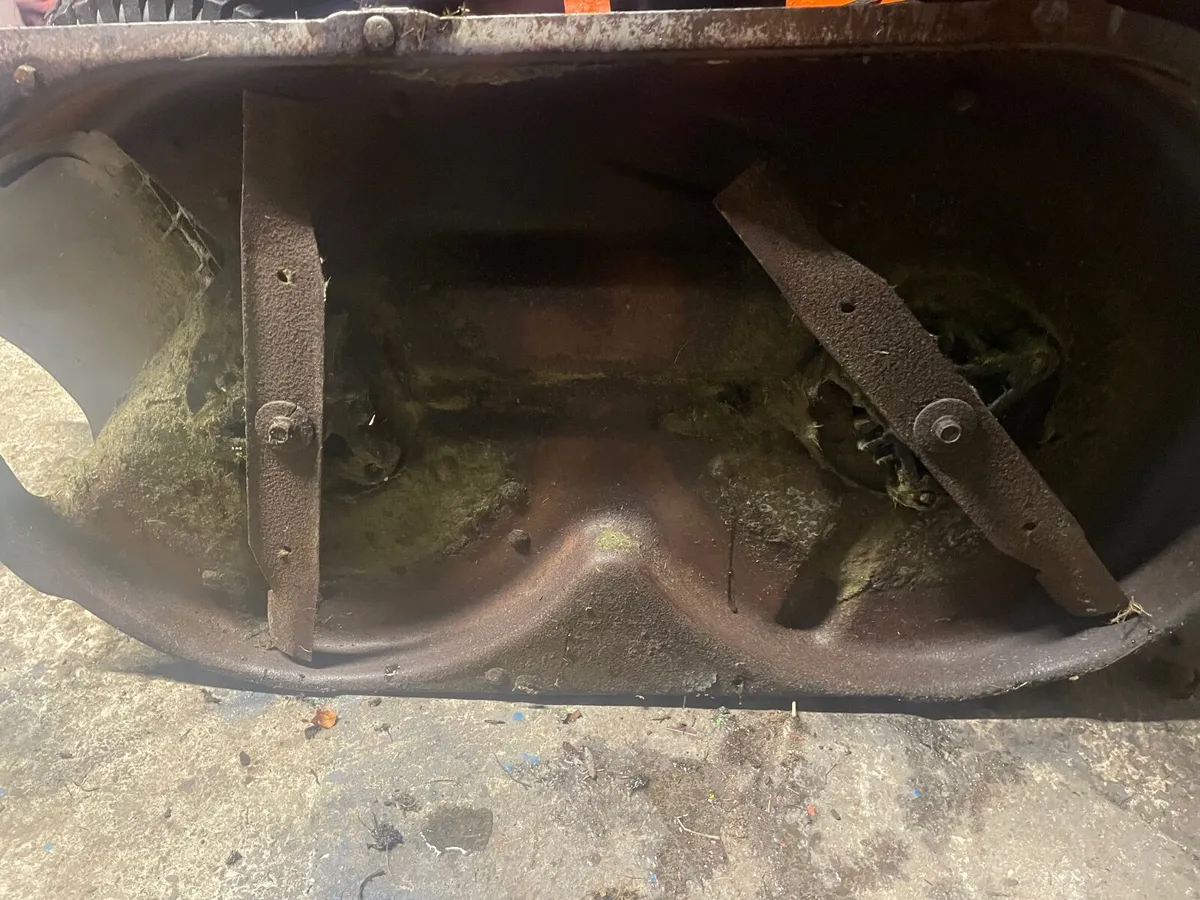 Ride on lawnmower deck - Image 2