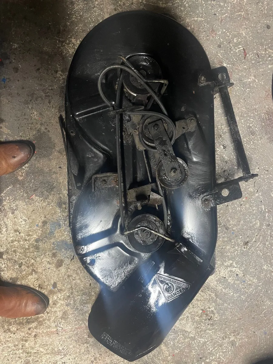 Ride on lawnmower deck - Image 4