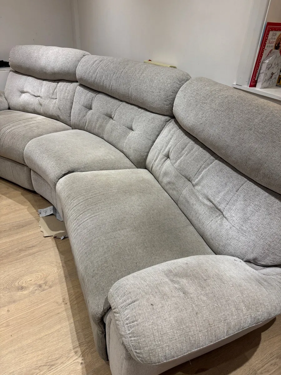 4 Seater Electric Recliner - Image 2