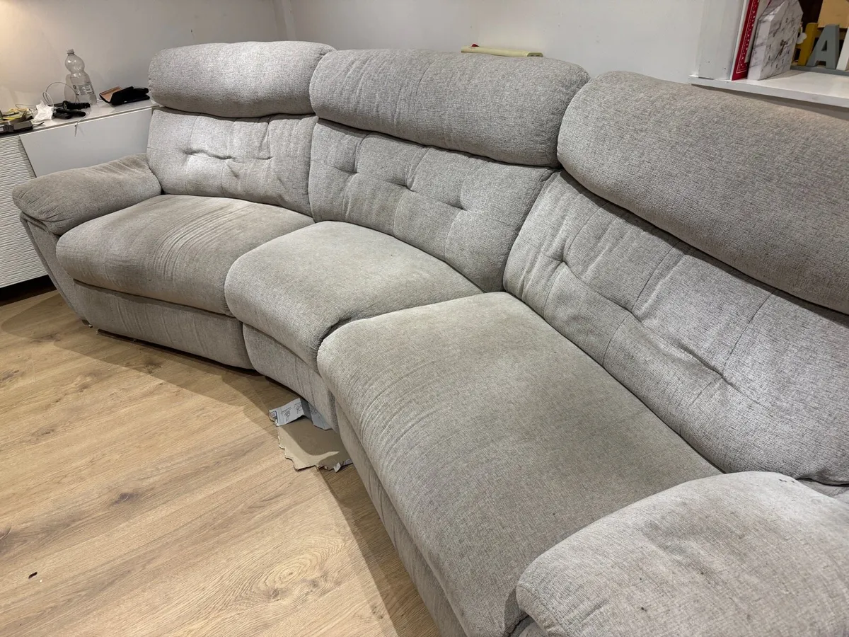 4 Seater Electric Recliner - Image 3