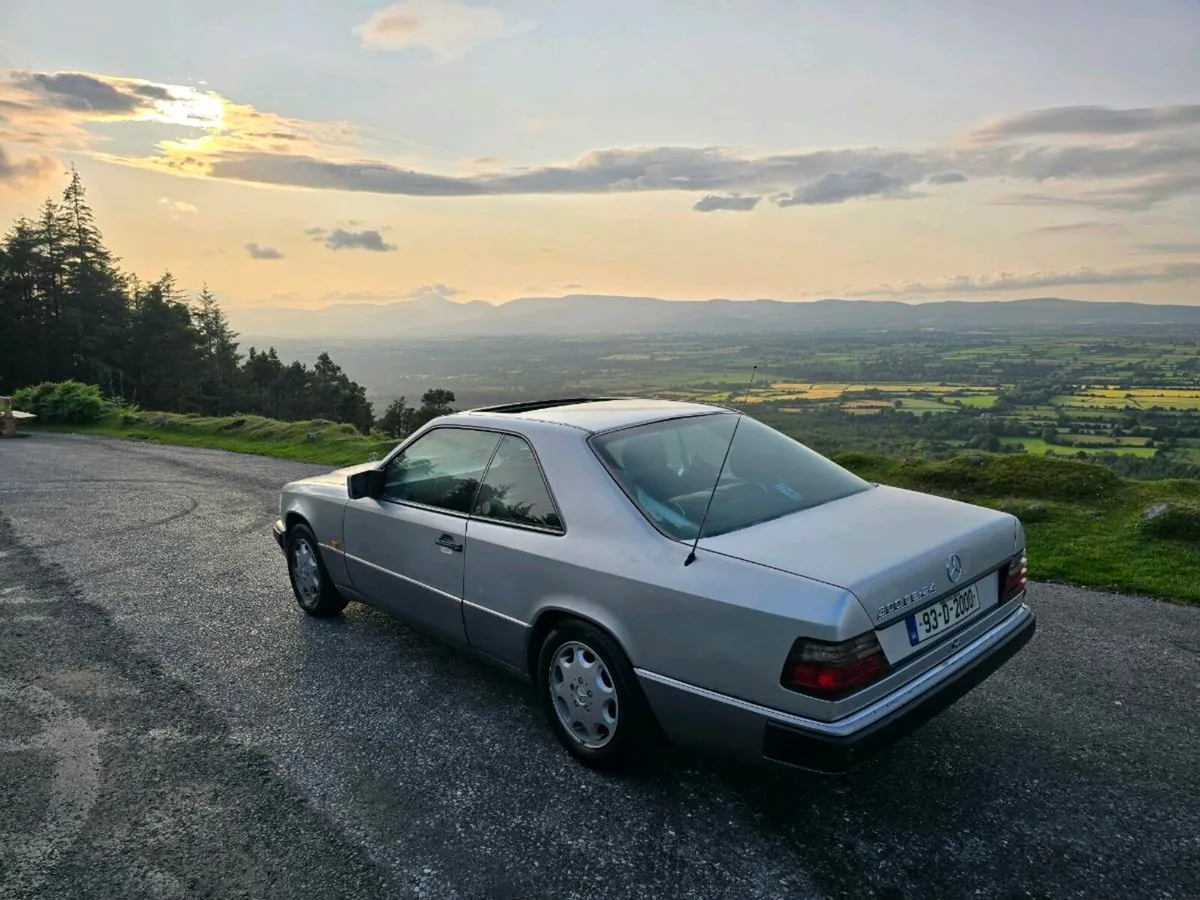 Mercedes 300 CE 24 - Image 4