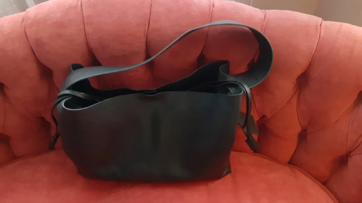 COS BLACK LEATHER  BAG - Image 4