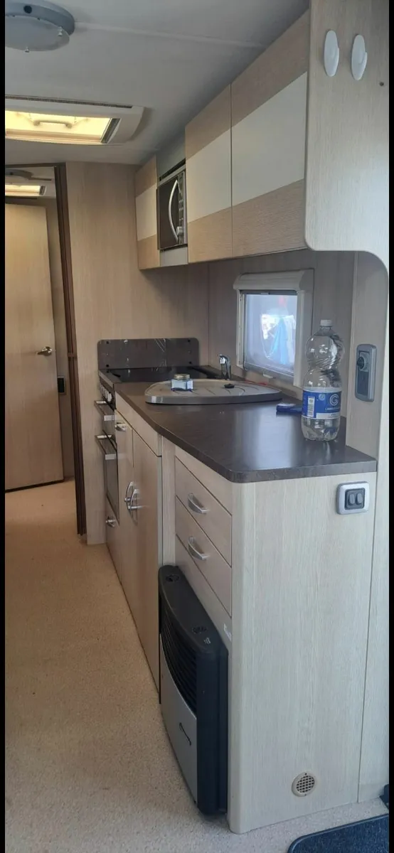 Triple bunk caravan 6 berth - Image 3