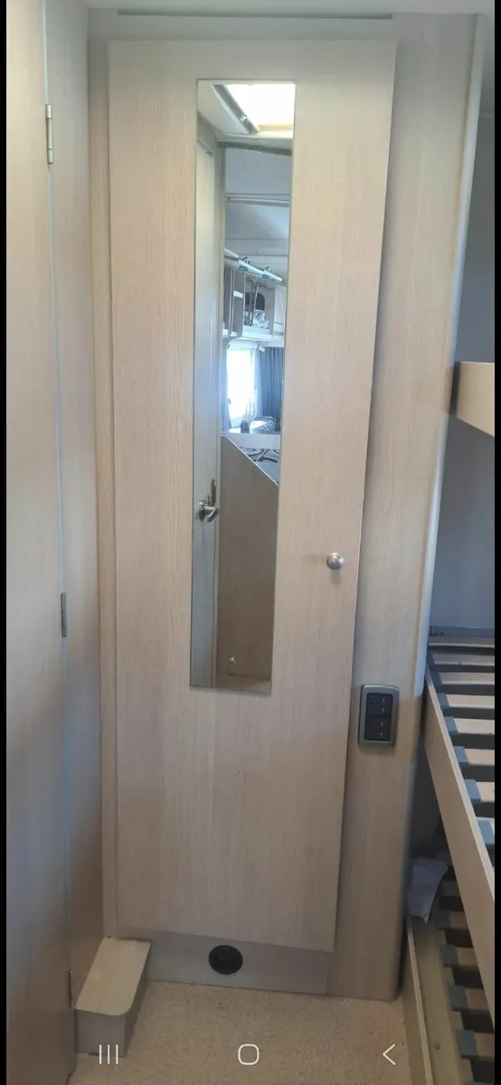 Triple bunk caravan 6 berth - Image 4