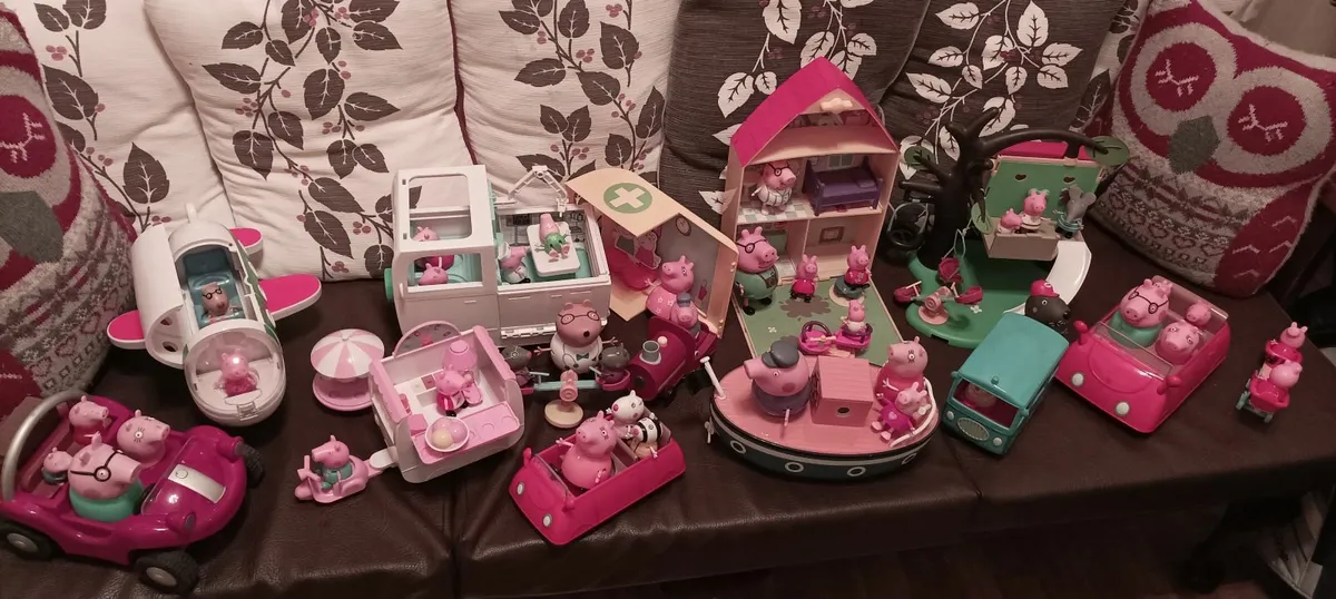 Peppa pig toys bundle - Image 1
