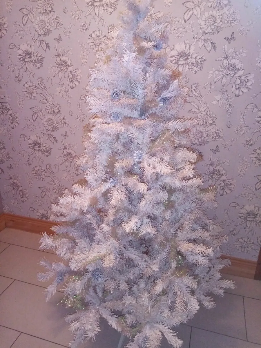 Woodies 6ft Luxury Christmas Tree - Image 1