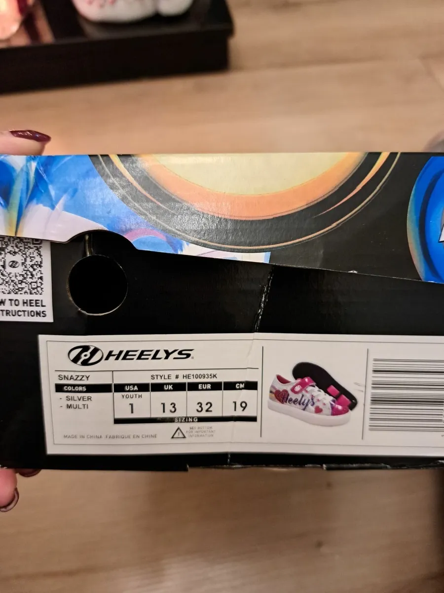 Heelys Shoes Silver Rainbow Heart size 13 - Image 4