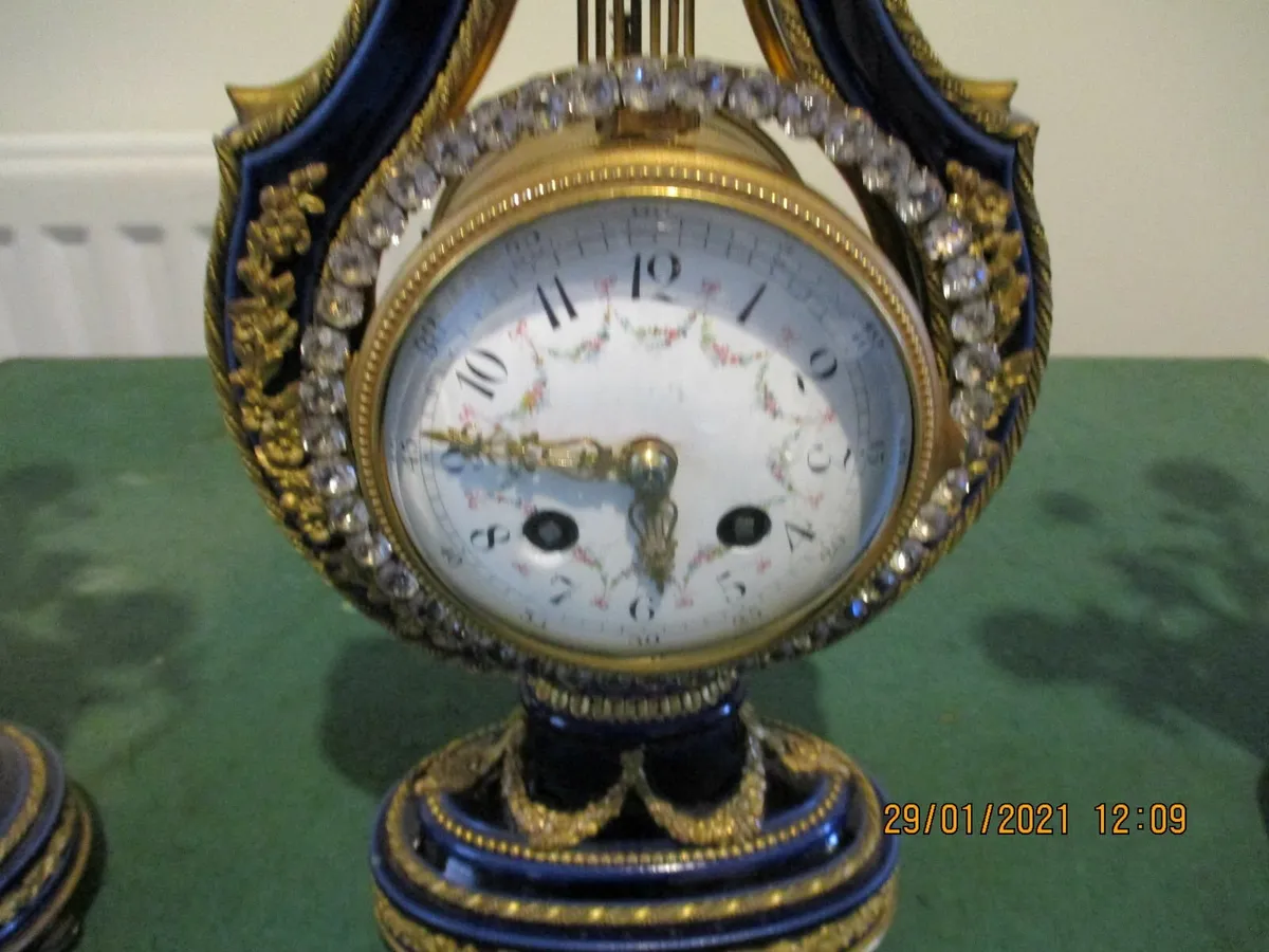 A Fine Louis XVI Style Cobalt Blue Porcelain clock - Image 4