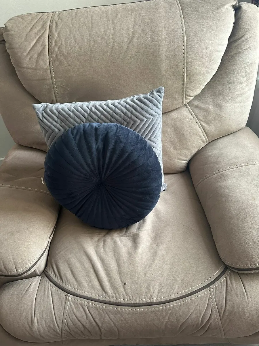 Suite of Living Room Furniture - Image 2