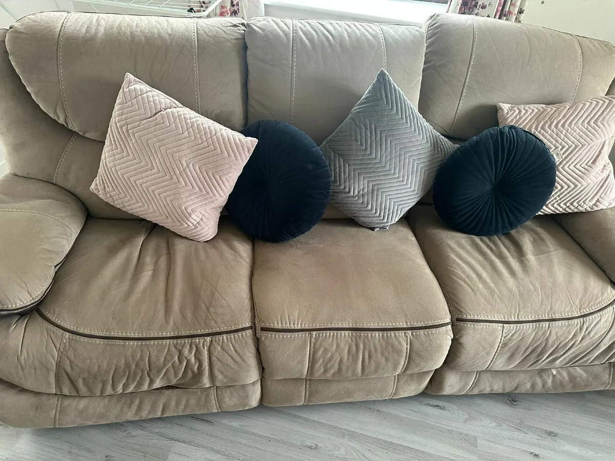 Suite of Living Room Furniture - Image 3