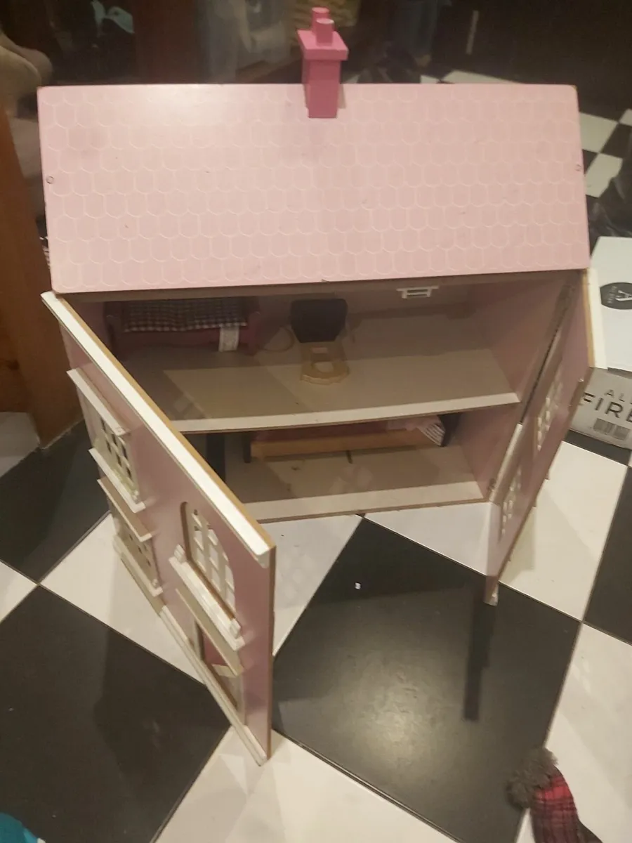 Dolls house - Image 1