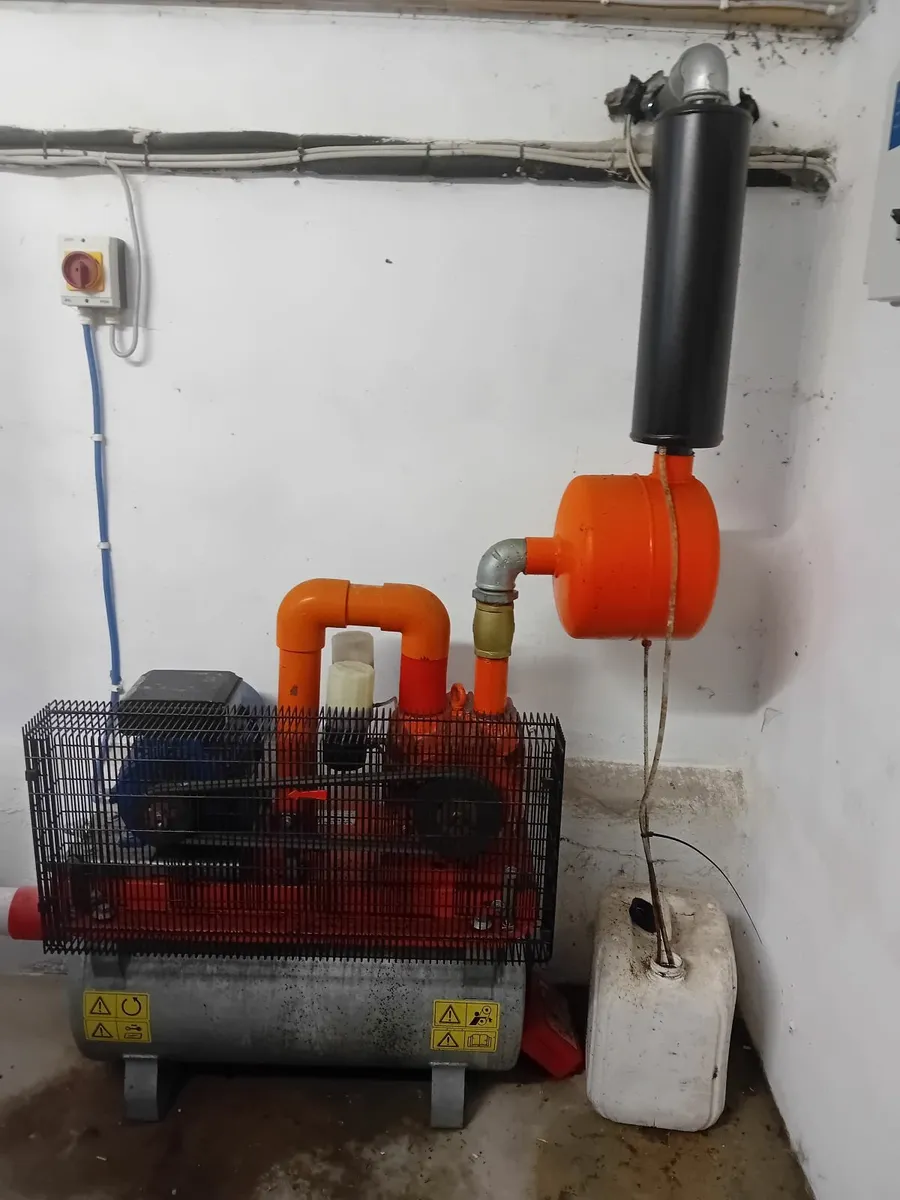 9 Unit Milking Parlour and Bulk Tank - Image 3