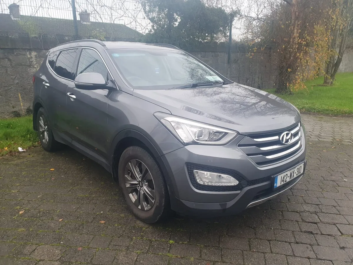 2014 Hyundai Santa Fe 7 seater - Image 1