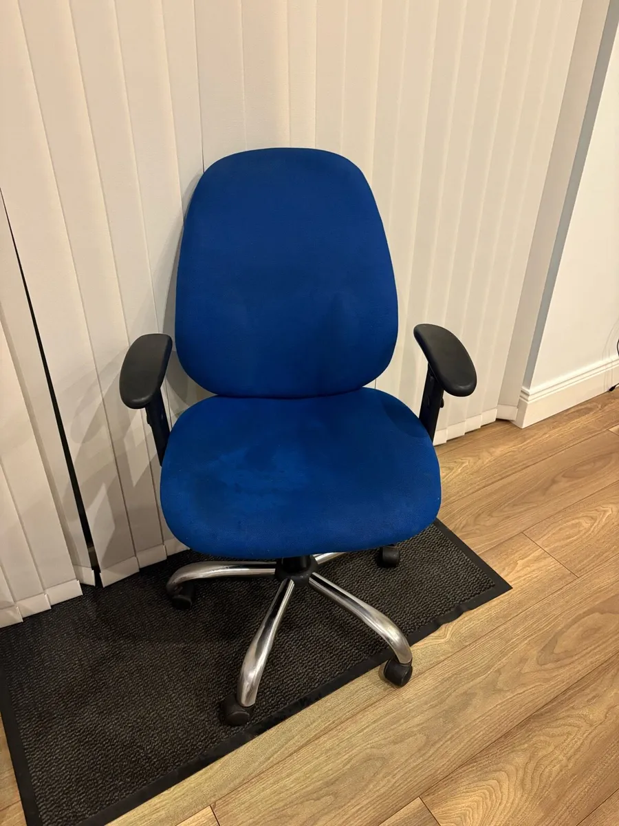 Office chair - Image 1