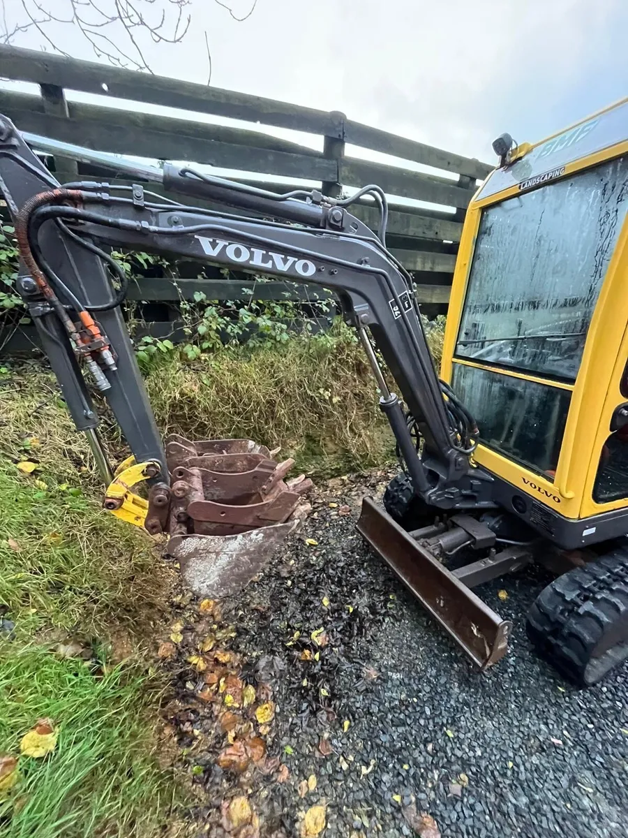 2005 Volvo 1.5 tonn digger - Image 2