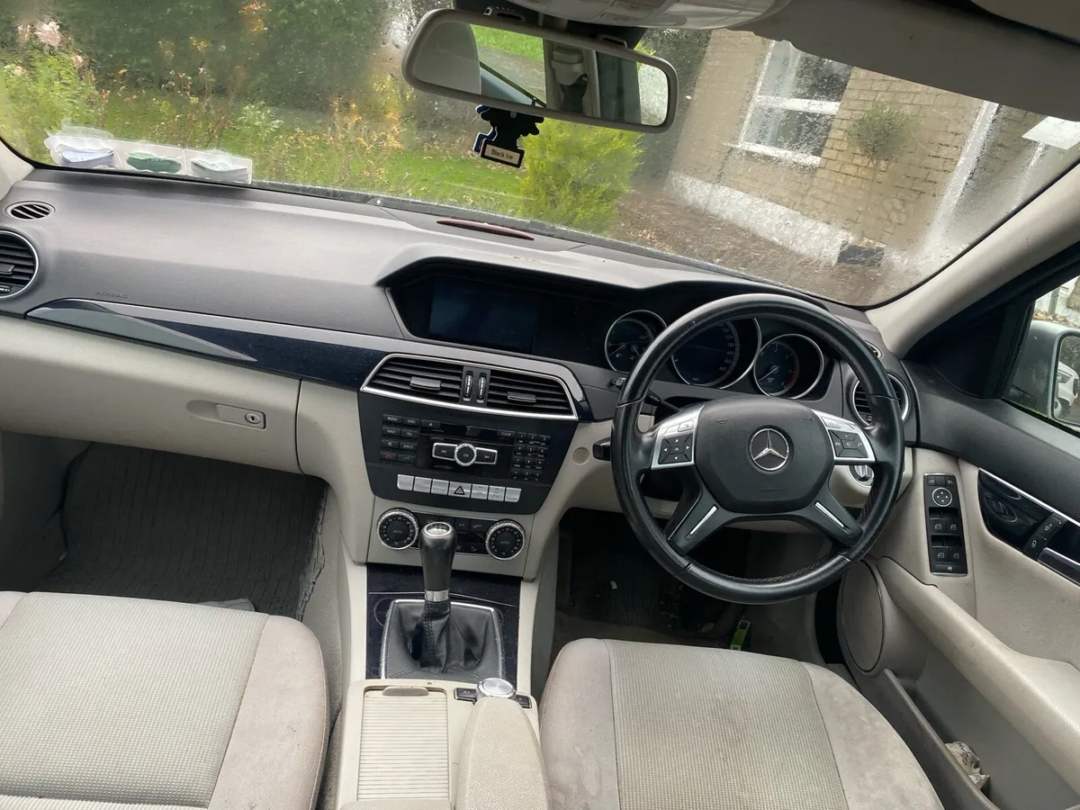 Mercedes Benz c200 - Image 2