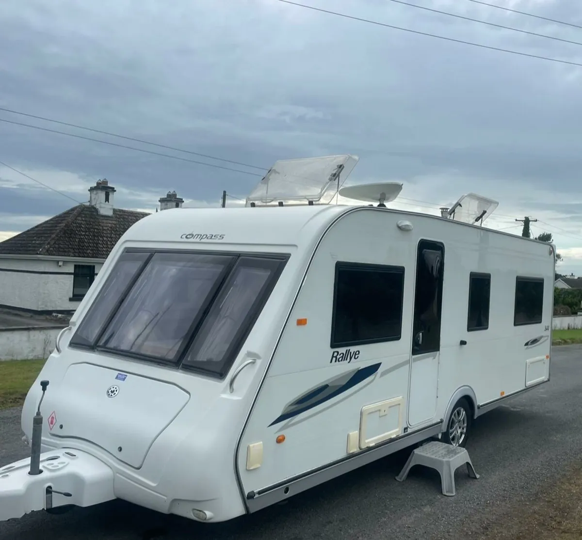 2015 Compass 4/5 berth fixed bed & mover & Awning - Image 1