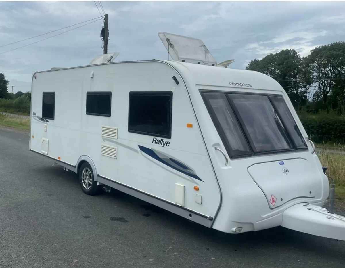 2015 Compass 4/5 berth fixed bed & mover & Awning - Image 2