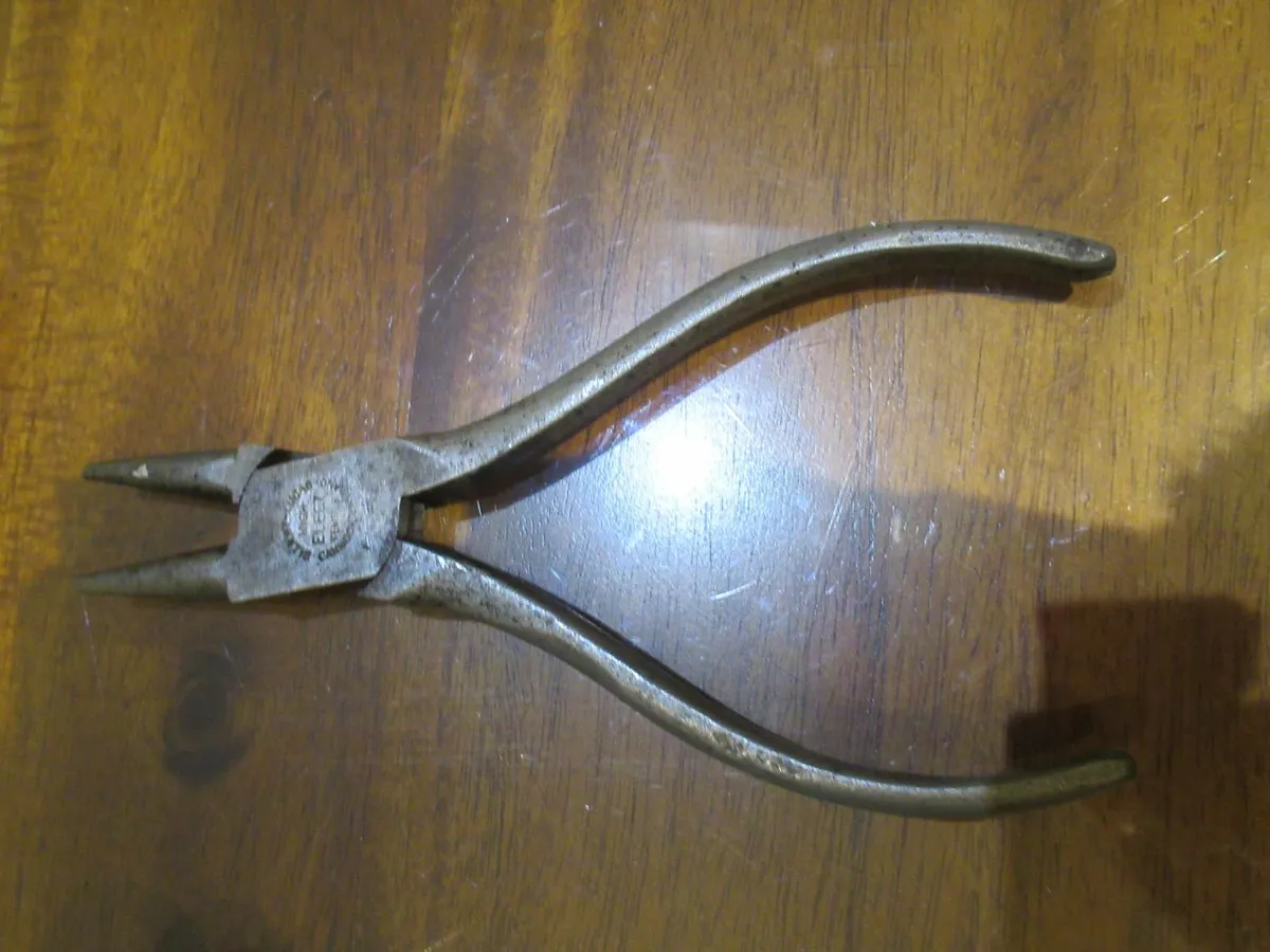 antique vintage tools  PLIERS - Image 4