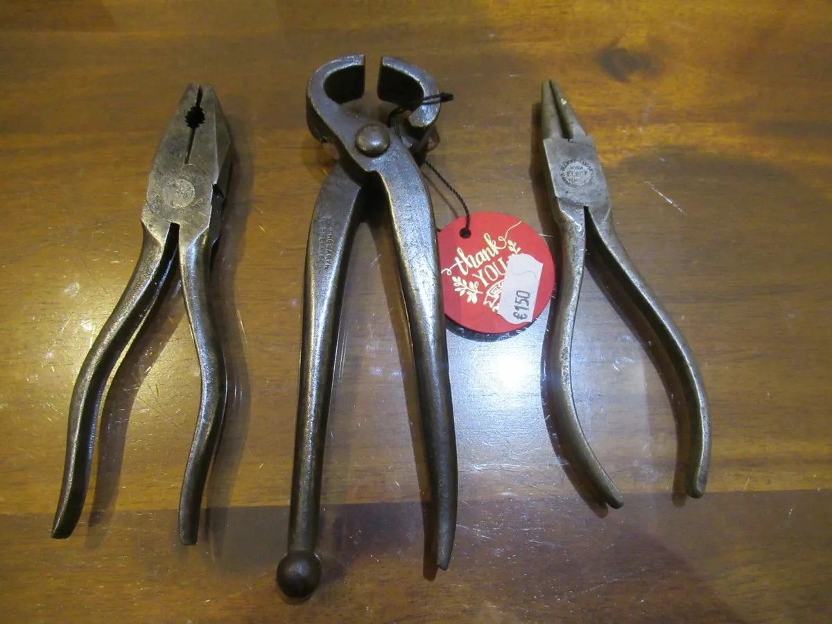 antique vintage tools  PLIERS HORSE pub cottage - Image 1