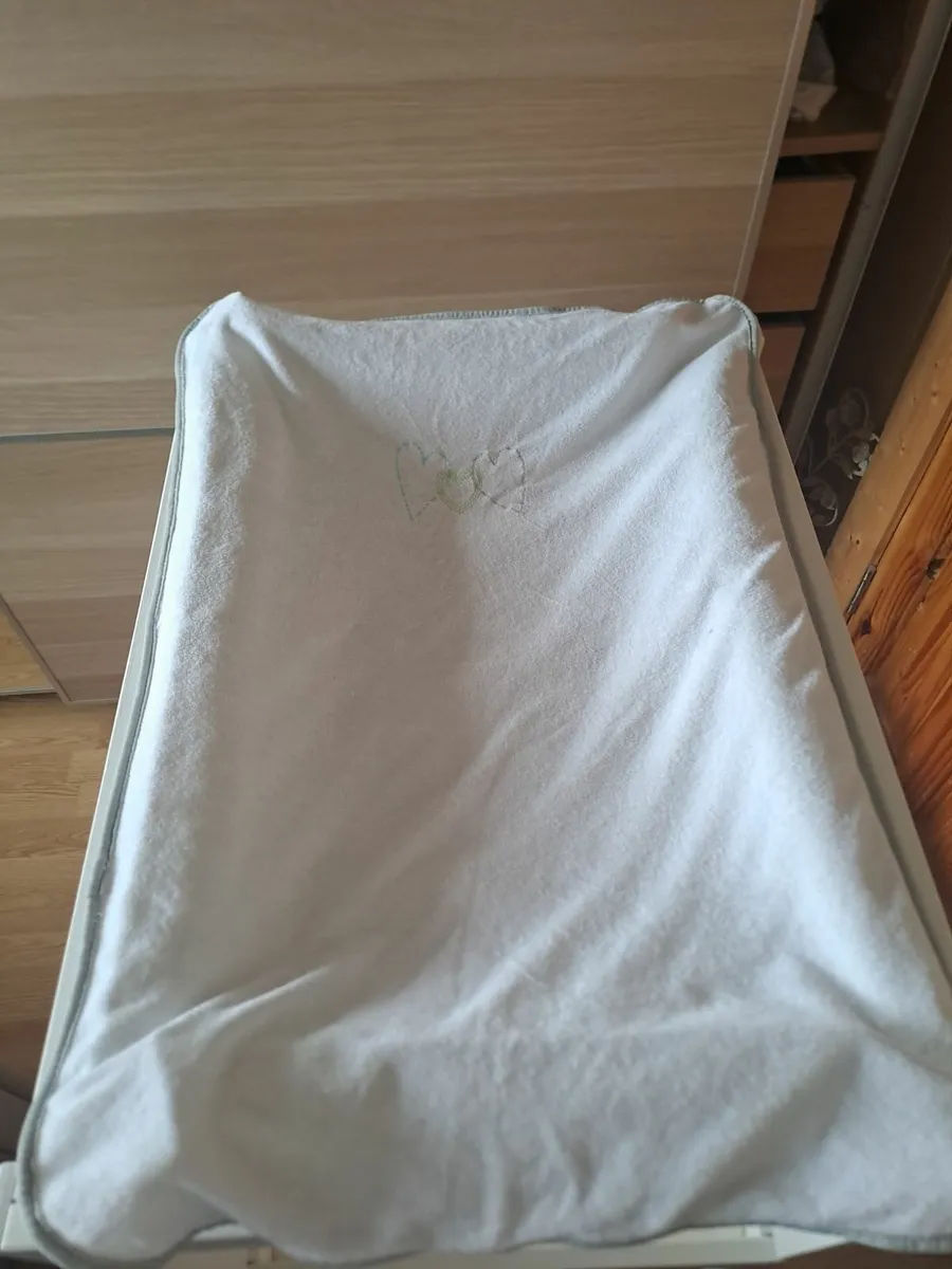 Changing Table - Image 4