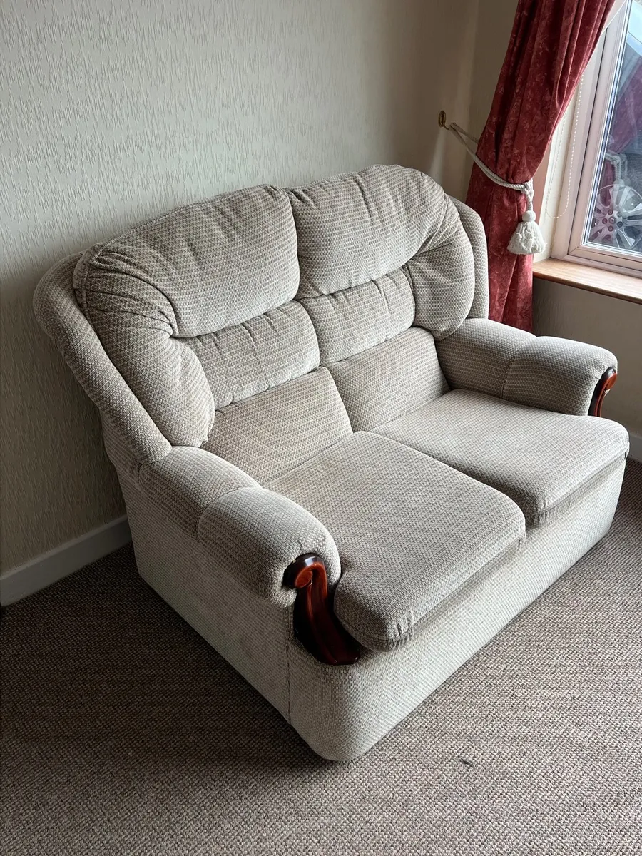 Suite of furniture - Image 1