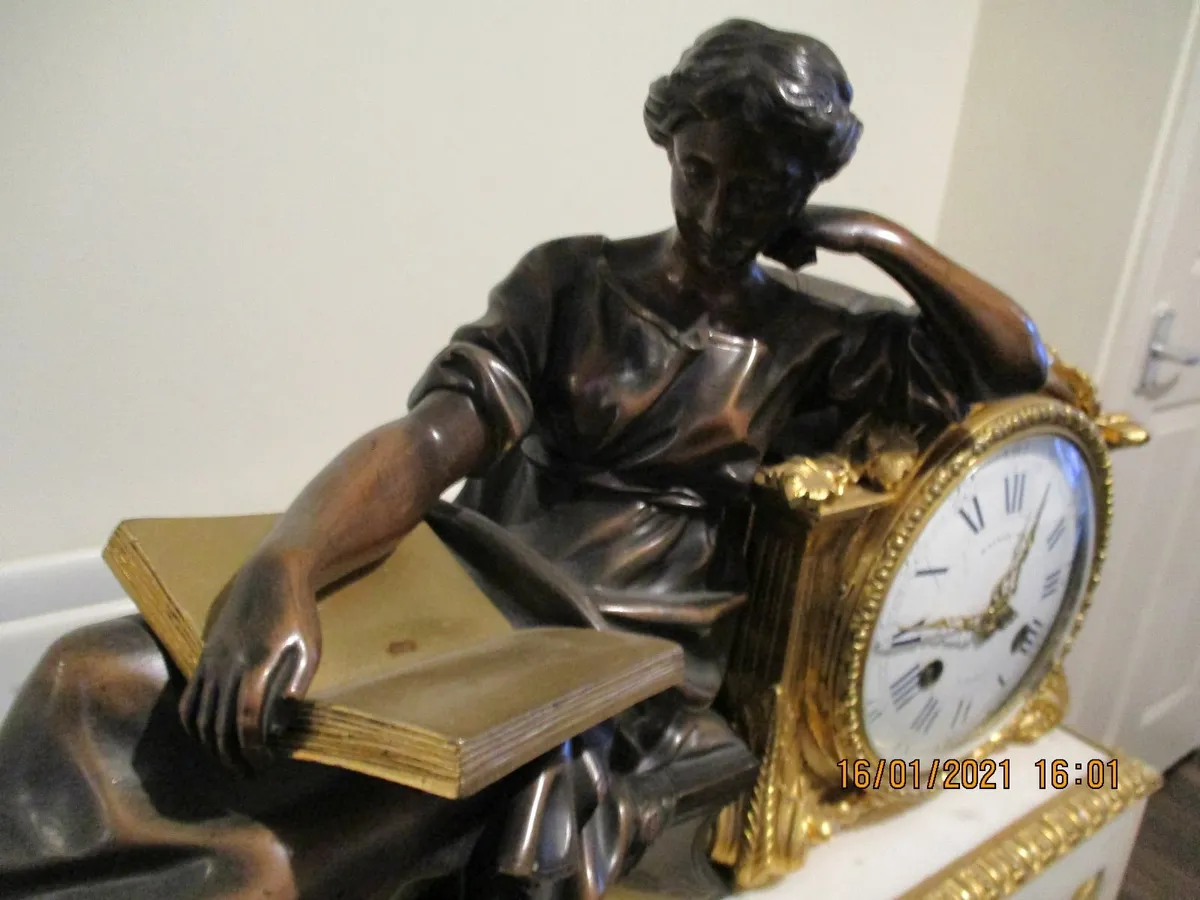 vic  carrara marble and gilt bronze mantle clock - Image 3