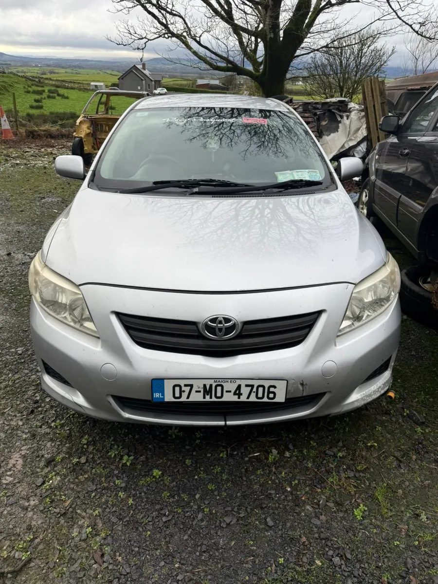 Toyota corolla saloon - Image 1