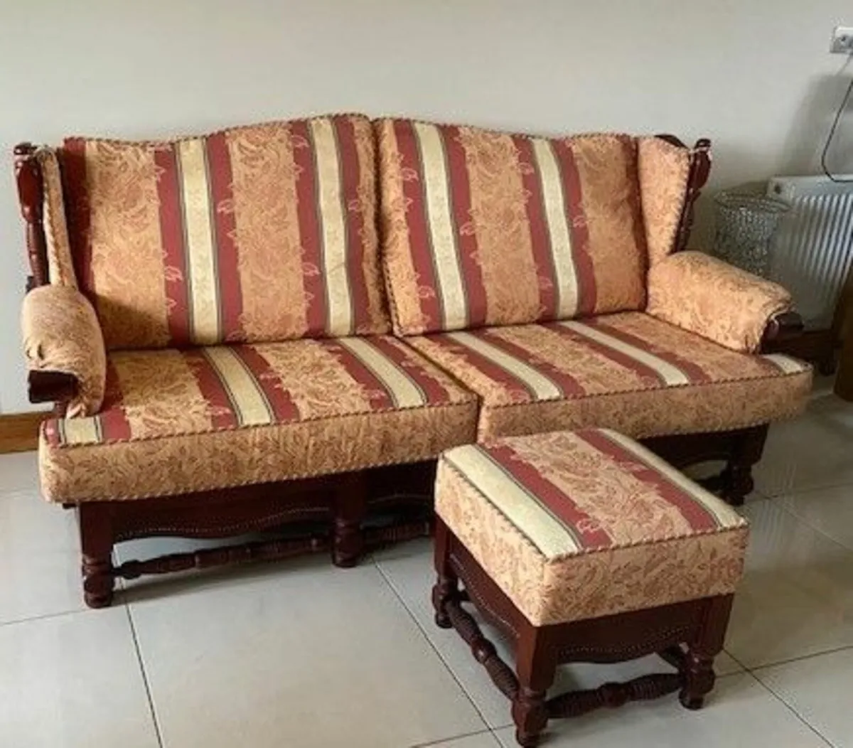 Suite of Furniture in Mint Condition............ - Image 2