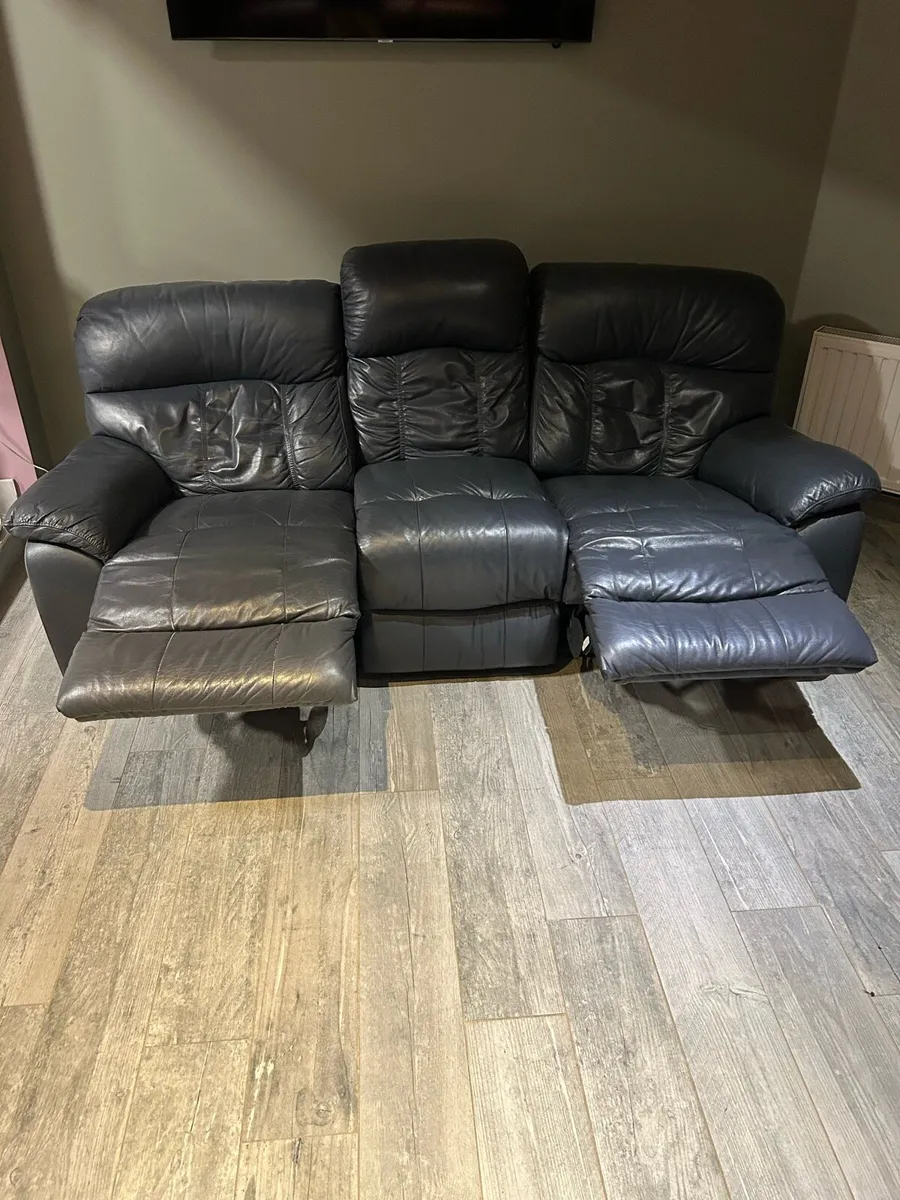 3 seater recliner couch - Image 1