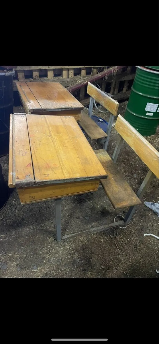 2 Old school desks + scania light board - Image 1
