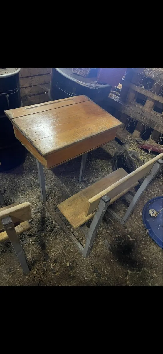 2 Old school desks + scania light board - Image 2