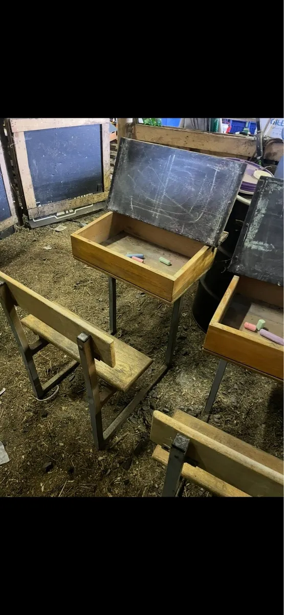 2 Old school desks + scania light board - Image 3