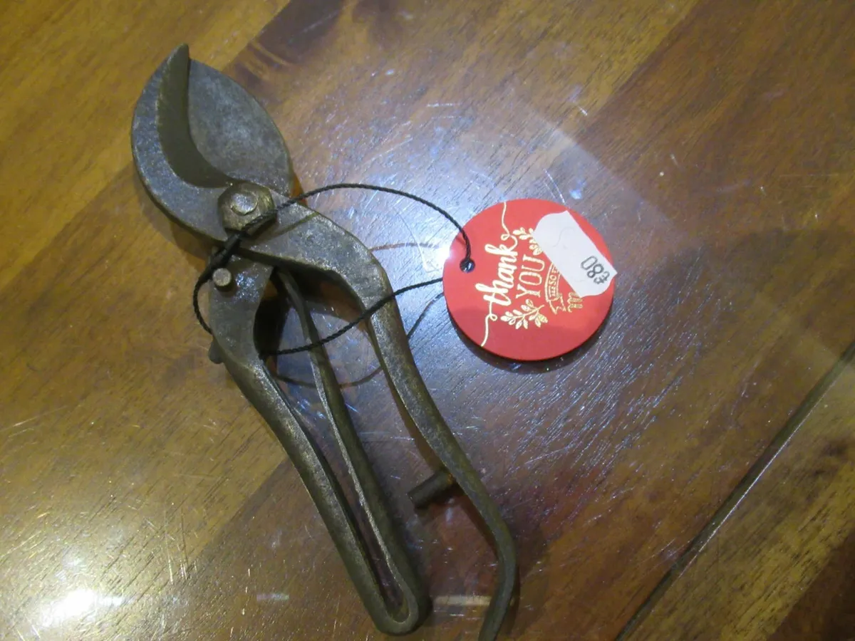 antique vintage  GARDEN TOOLS book cottage pub - Image 1