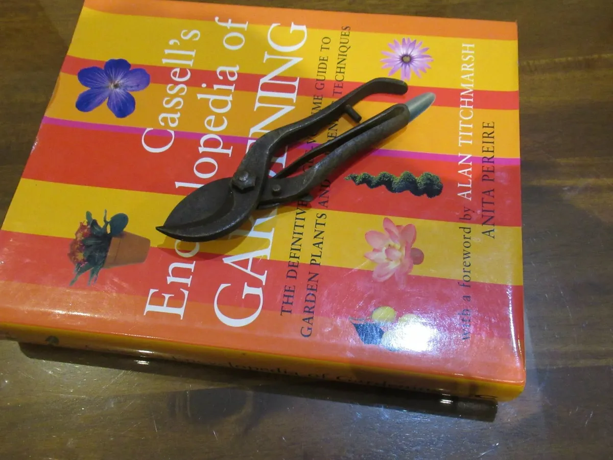 antique vintage  GARDEN TOOLS book cottage pub - Image 3