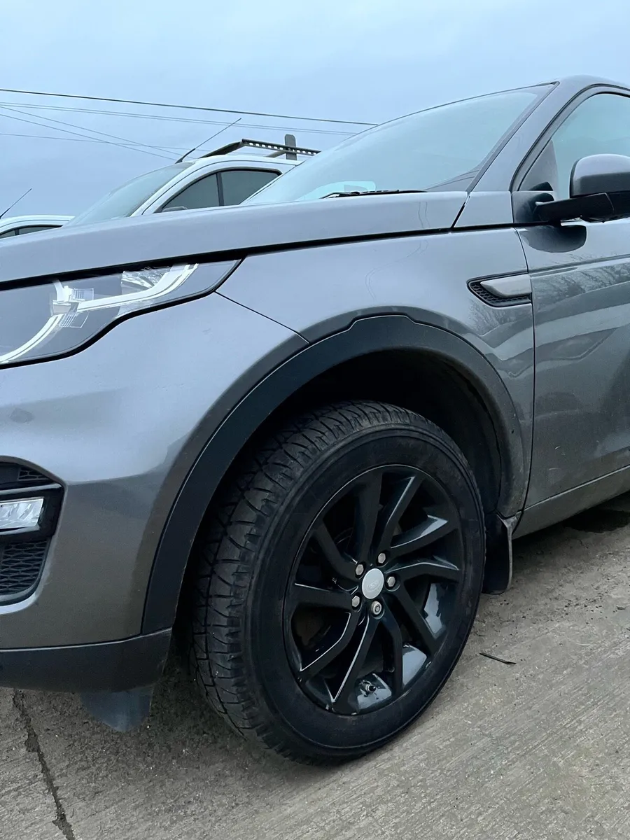 Stunning Land Rover Discovery Sport 2.0 TD4 Diesel - Image 2