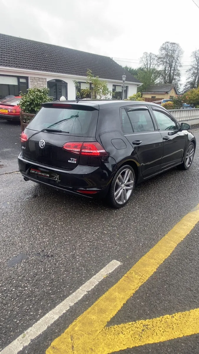 2017 Volkswagen Golf - Image 2