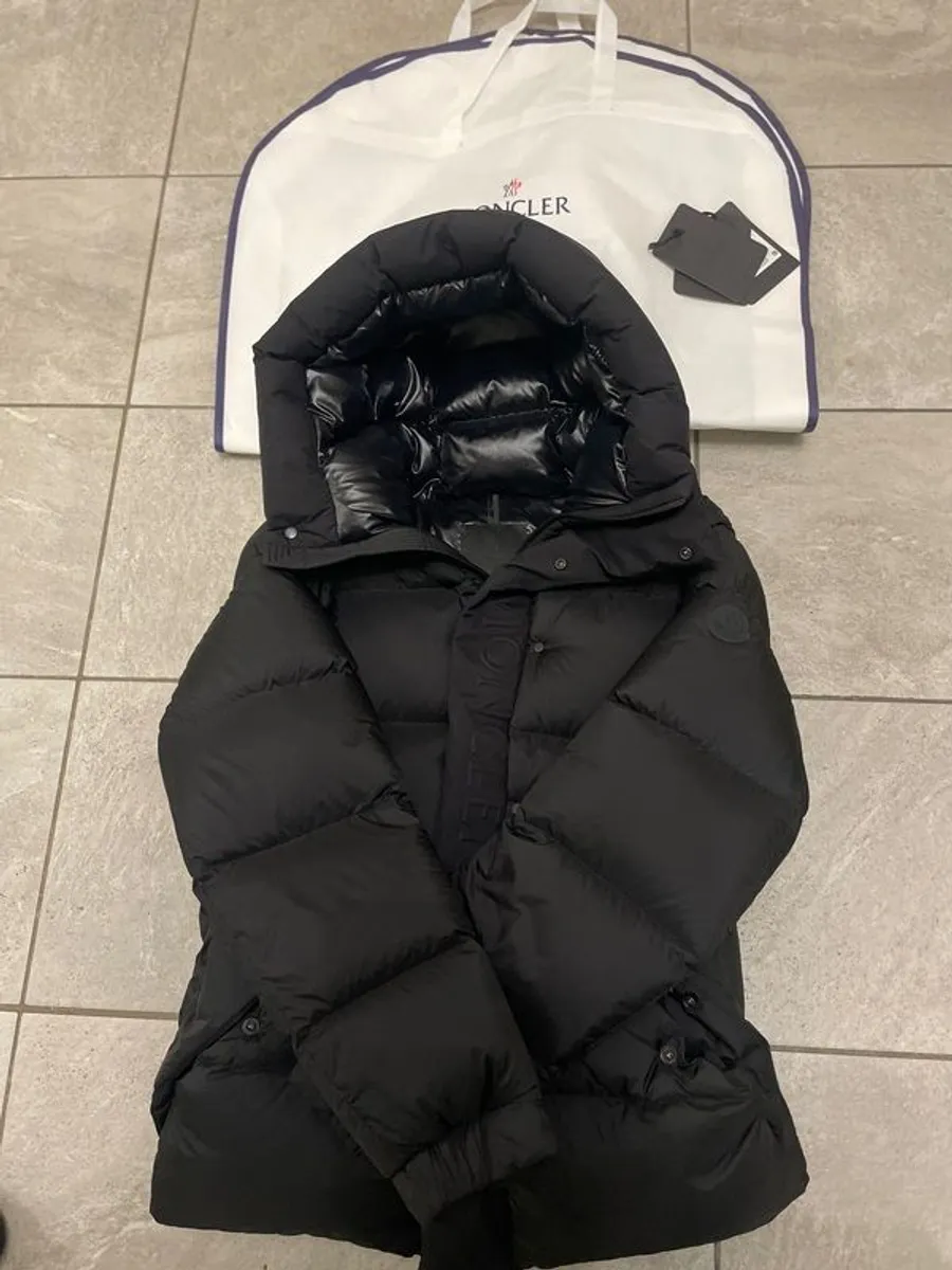 Moncler Madeira Black Size 3 - Image 1