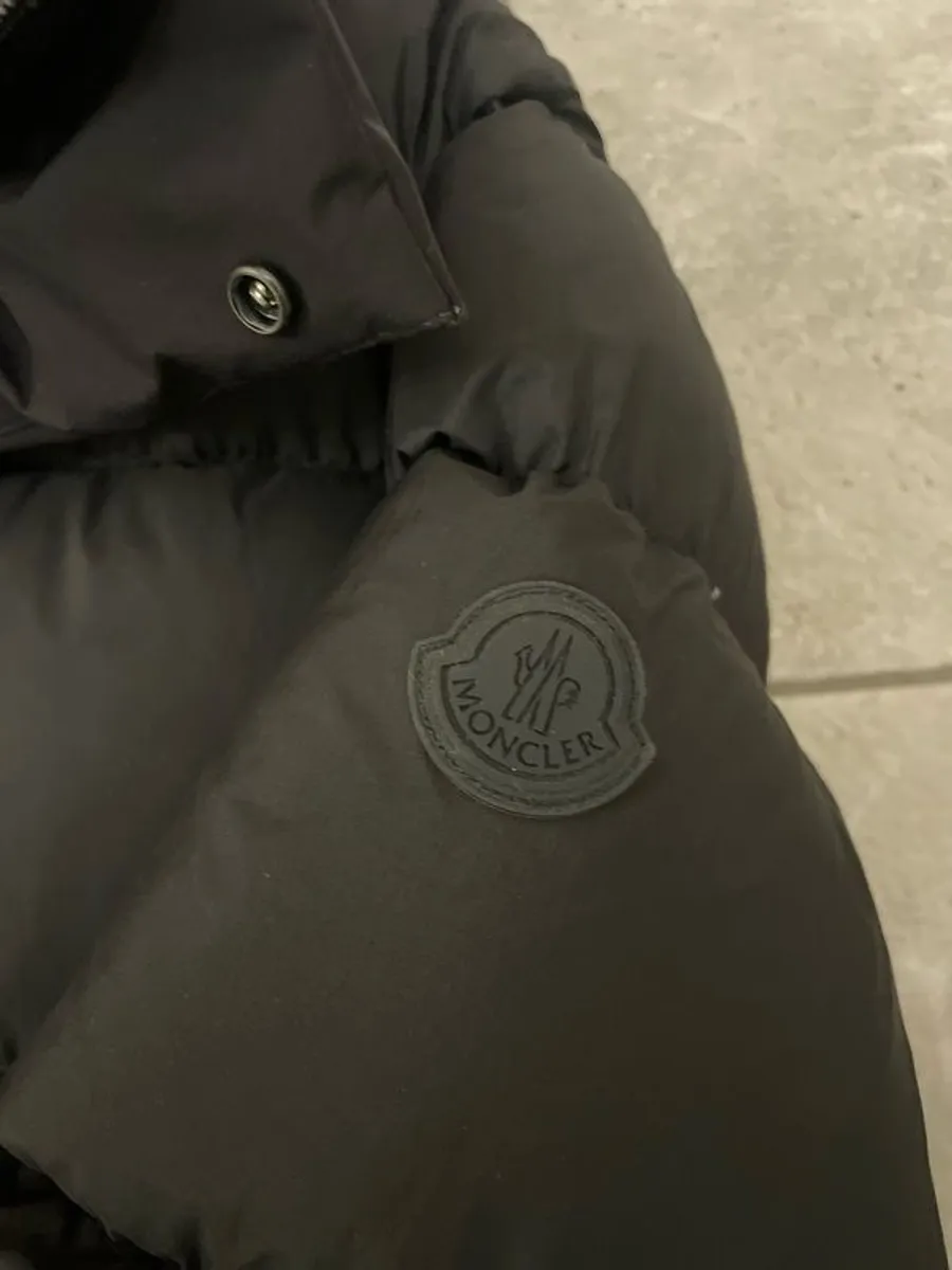 Moncler Madeira Black Size 3 - Image 3