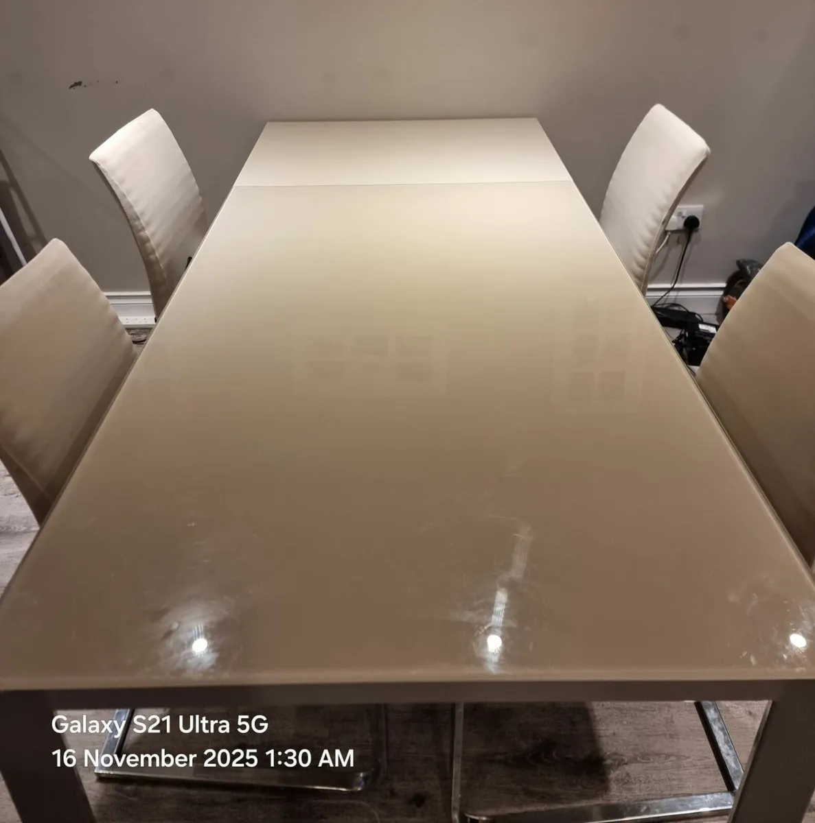 Dining table and chairs - Image 3