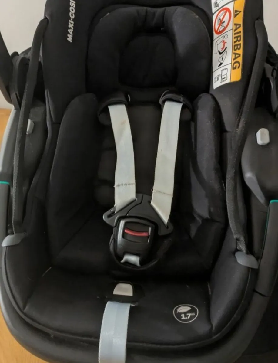 Maxi cosy car seat and base - Image 4