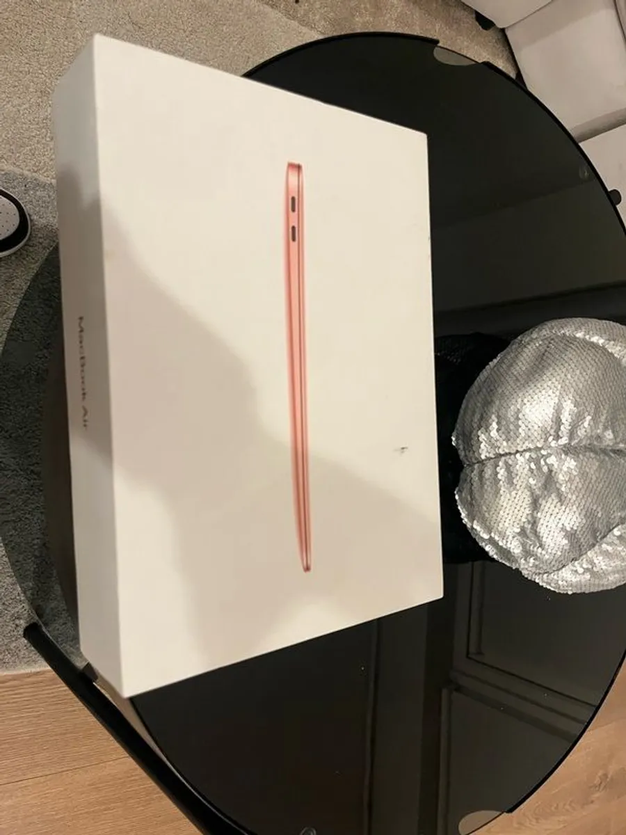 Macbook Air - Image 2